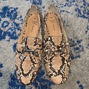 🌟🌟snake skin loafers 🌟🌟
